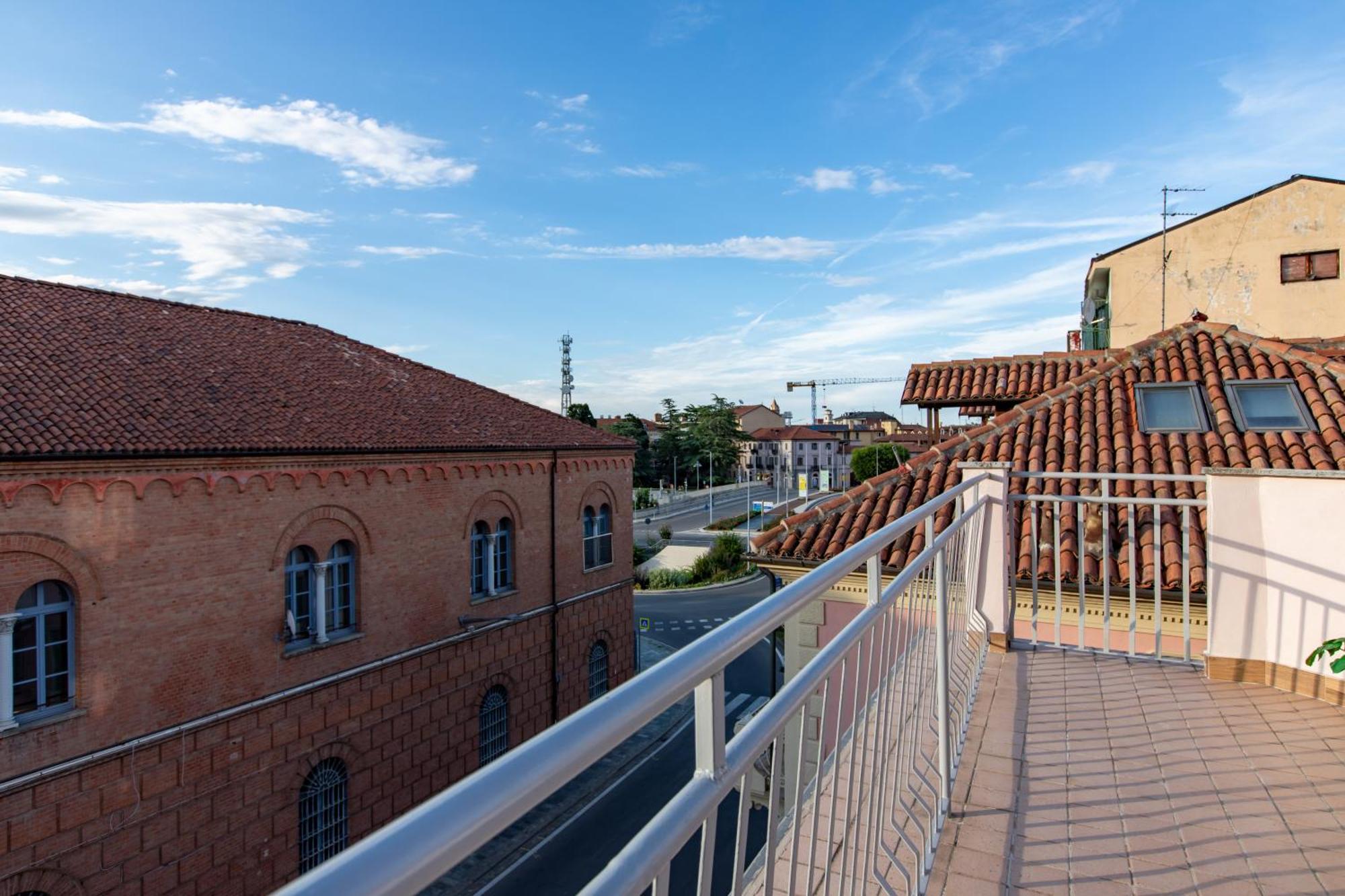 Attico Grand Terrace Apartamento Alba  Exterior foto